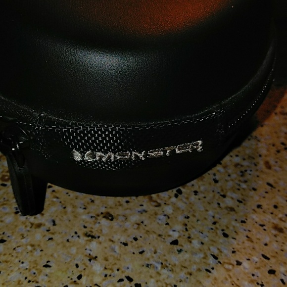 Beats by Dre case - Picture 2 of 3